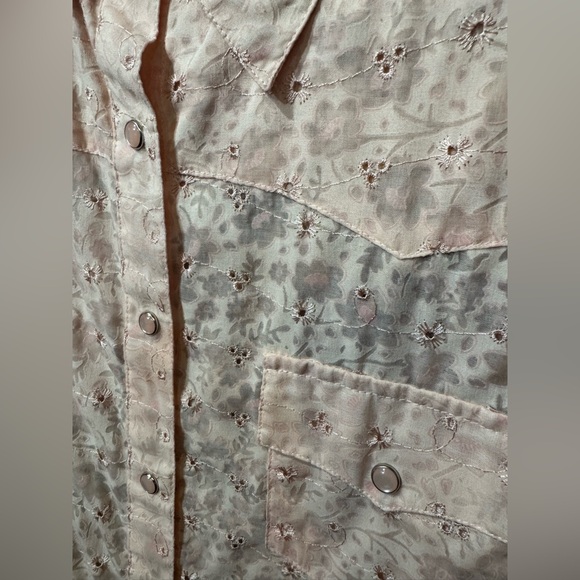 285 // Rockies peach eyelet snap Western top // XL - Picture 3 of 4